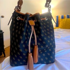 Brand new Dooney & Bourke handbag.